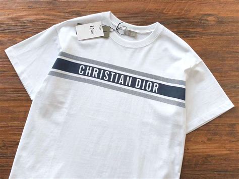 camiseta christmas dior